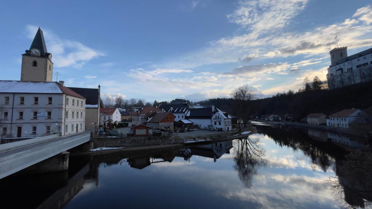 Rozmberk Inn โรเช็มเบิร์ก นาด วัลตาวูว์ ภายนอก รูปภาพ